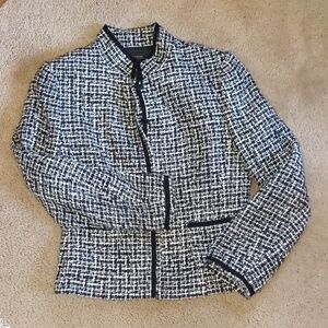 TAHARI woven wool look black white patterned blazer with snap closures Size 10